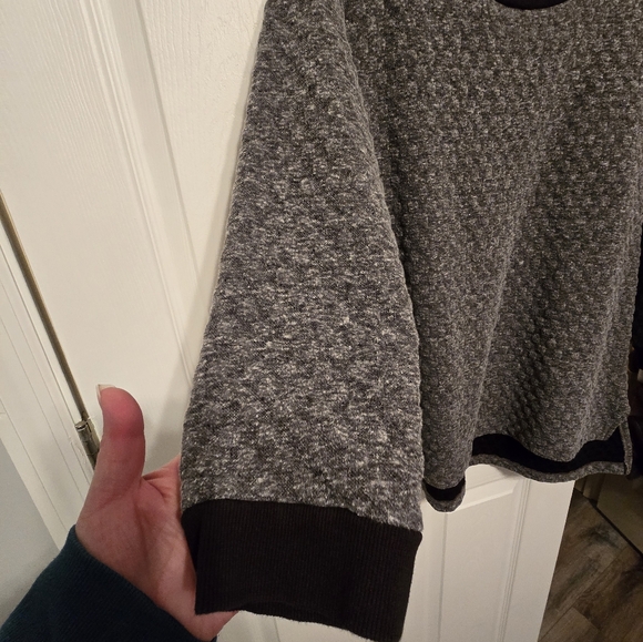 Ladies Loft top.  Size xl - Picture 3 of 3